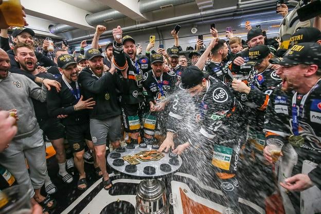 Danick Martel zasadzuje dvanásty víťazný puk Košíc v tohtoročnom play-off.