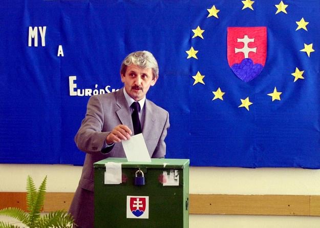 Slovak Prime Minister Mikuláš Dzurinda casts his ballot at a polling station in Bratislava, Slovakia, on Friday, 16 May, 2003, during the Slovakia's referendum on joining the European Union.