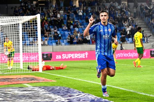 David Strelec (Slovan Bratislava) sa teší z gólu.