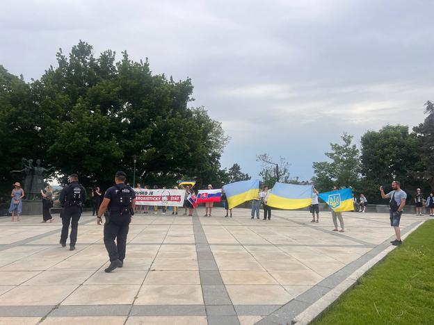 Протестувальники проти "Нічних вовків" у Славині, Братислава