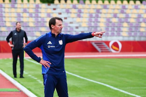 Tréner MFK Dukla Banská Bystrica František Straka (v popredí).