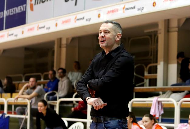 Tréner MBK Ružomberok Juraj Suja.