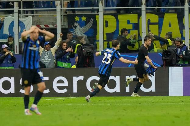 Francesco Acerbi oslavuje svoj veľký moment z tretej minúty nadstaveného času.