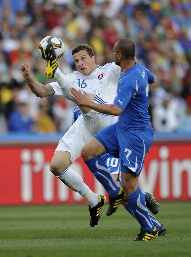 Na MS 2010 predvádzal vo víťaznom zápase proti Taliansku aj takéto zákroky.