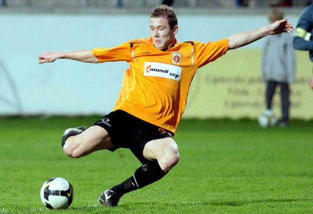 Na prvý ligový zápas nastúpil v marci 2007 v drese Ružomberka proti Artmedii Petržalka.