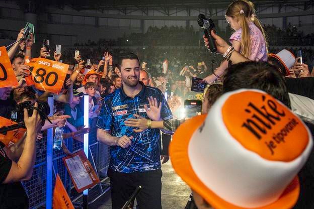 Luke Humpries zožal najväčšie ovácie počas Niké Darts Night 2025