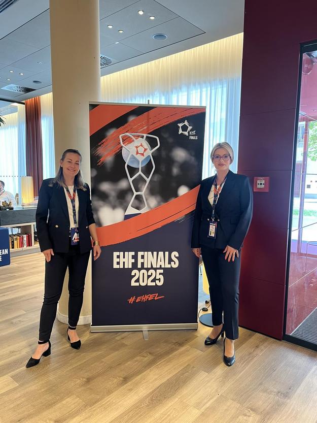 Slovenská dvojica rozhodkýň v dejisku turnaja Final 4 Európskej ligy v rakúskom Grazi.