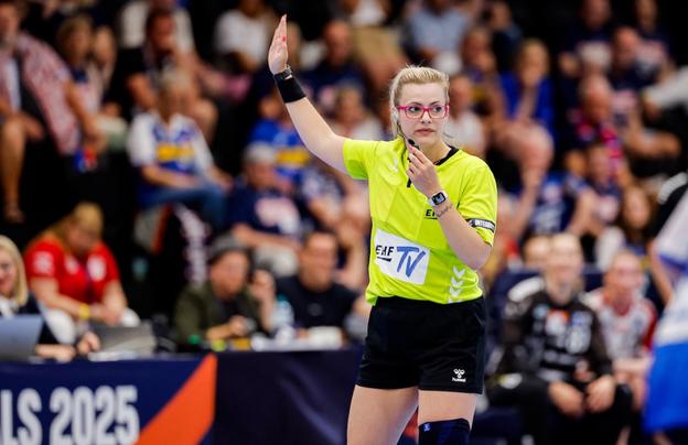 Hádzanárska rozhodkyňa Lucia Jánošíková počas Final 4 Európskej ligy žien 2024/2025.