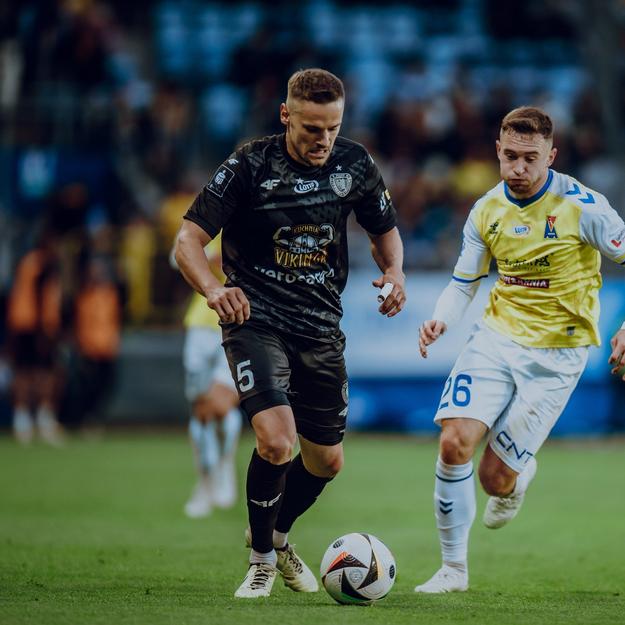 Tomáš Huk (vľavo) zažiaril v dueli 32. kola Ekstraklasy, keď svojmu Piastu Glivice pomohol k triumfu nad Motorom Lublin dvoma gólmi.