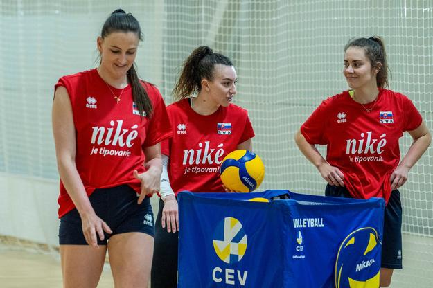 Nina Wienand Herelová (vľavo) už klubovú kariéru uzavrela a dôstojne sa chce rozlúčiť aj s tou reprezentačnou.