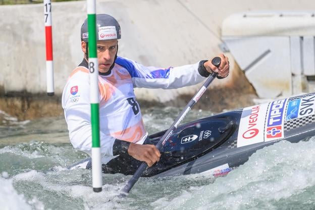 Matej Beňuš počas semifinále v kategórii C1 na majstrovstvách Európy vo vodnom slalome vo francúzskom Vaires-sur-Marne.