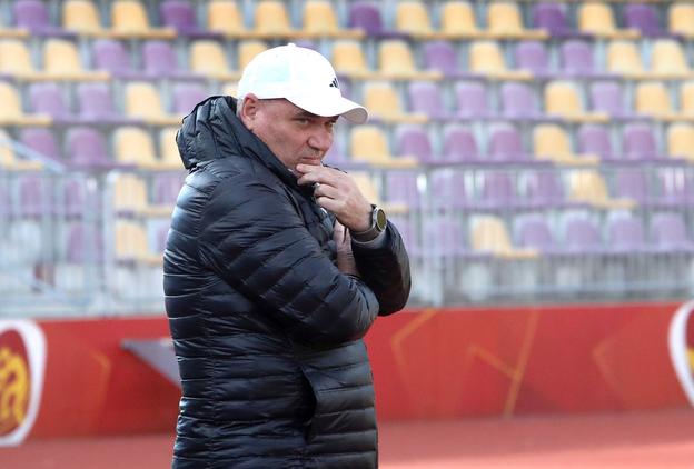 Tréner KFC Komárno Mikuláš Radványi. 