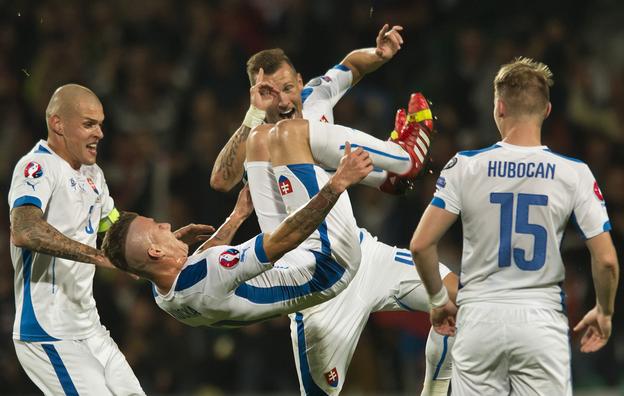 Slávne oslavné salto Juraja Kucku po góle do siete Španielska v kvalifikácii ME 2016.