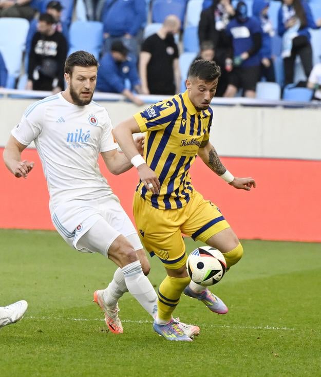 Viktor Djukanovič (vpravo) sa postaral víťazným gólom o postup Dunajskej Stredy do finále play-off o miestenku v predkole Konferenčnej ligy.