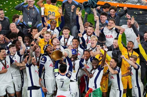 Hráči Tottenhamu Hotspur sa tešia po víťazstve v Európskej lige v sezóne 2024/2025.