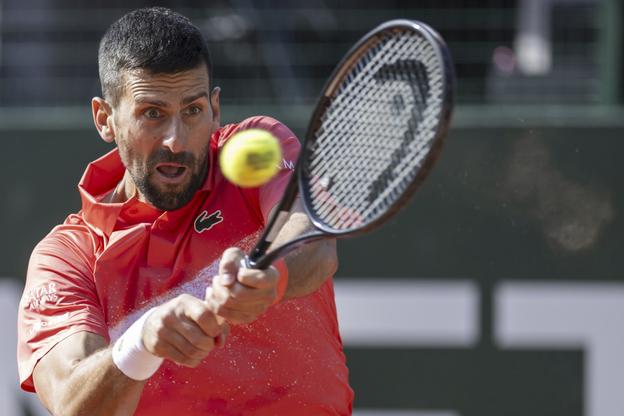 Srb Novak Djokovič počas semifinále turnaja v Ženeve, v ktorom zdolal Brita Camerona Norrieho 2:1 na sety.