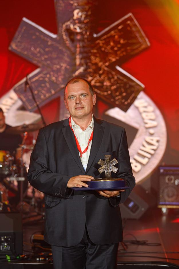 In May 2025, Ľudovít Lang, Andrea Verdun and Adriana Klačanová – emergency call operators and dispatchers from the Bratislava Regional Operations Centre – received the National Emergency Medical Service Award for saving the life of an unconscious man on Obchodná Street in Bratislava last year.  Lang accepted the award on behalf of his colleagues. 