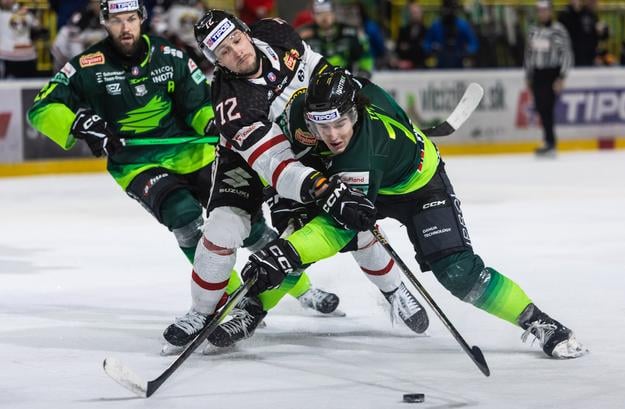 Na snímke zľava Peter Galamboš (Žilina), Lukáš Kozák (Banská Bystrica) a Daniel Vladimír Tkáč (Žilina).
