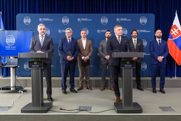 From left: MP Tibor Gašpar (Smer), Justice Minister Boris Susko (Smer), lawyer David Lindtner, Justice Ministry State Secretary Pavol Gašpar, Prime Minister Robert Fico (Smer), Deputy Prime Minister and Defence Minister Robert Kaliňák (Smer), and lawyer Marek Para during a press conference titled “Why Matovič and the Entire Opposition Are Shouting to Save Lipšic” in Bratislava on 10 January 2024.