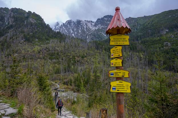 A hiking trail signpost at the Rázcestie nad Rainerovou chatou junction in the High Tatras on 24 May 2025.
