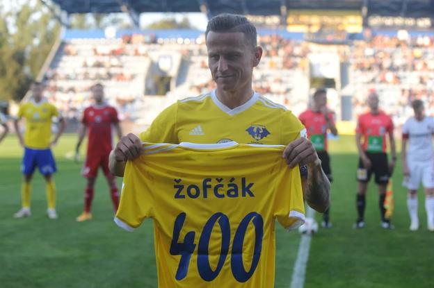 Takto zapózoval Igor Žofčák po 400. zápase v najvyššej slovenskej súťaži. Stane sa tak aj 500. stretnutí?