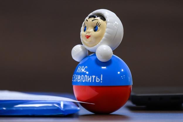 A figurine belonging to ex-minister Štefan Harabin is pictured during the court announcement of his acquittal on charges of defamation of nation, race and belief, and of approving a criminal act on 30 May 2025. The Russian text on the doll reads "We can't be overcome". (TASR)