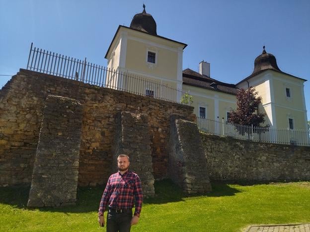 Historian Ondrej Glod outside the manor house in Hanušovce nad Topľou.