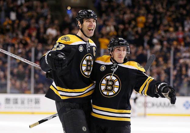 Brad Marchand spoločne so Zdenom Chárom počas krásnych čias v drese Bostonu Bruins.