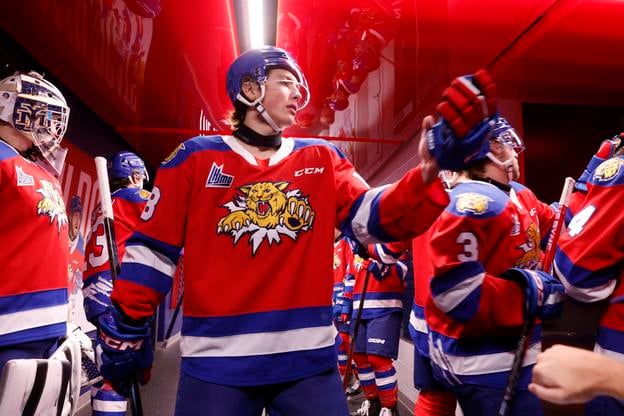 Caleb Desnoyers hral za šampióna QMJHL Moncton Wildcast so slovenským útočníkom Jurajom Pekarčíkom.