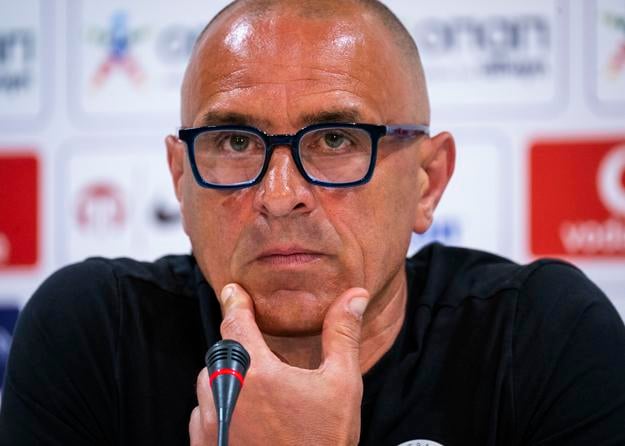 Francesco Calzona počas tlačovej konferencie Slovenska pred prípravným zápasom Grécko – Slovensko v piatok 6. júna 2025 v gréckom Heraklione.