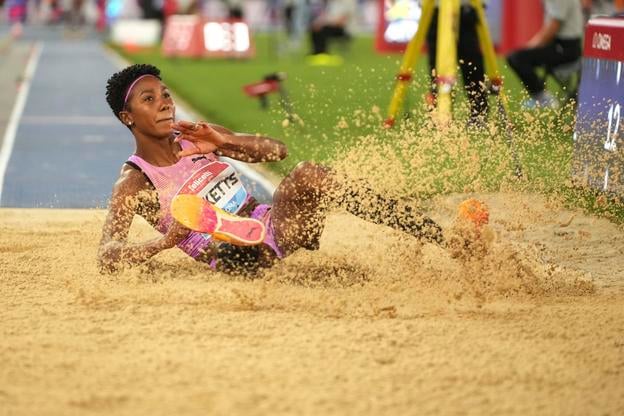 amajčanka Shanieka Rickettsová počas  trojskoku na atletickom mítingu Diamantovej ligy v Ríme.