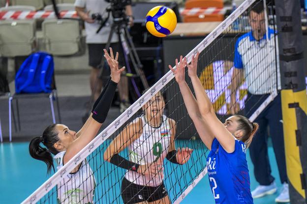 Nahrávačka Barbora Koseková (vpravo) zažila aj neúspešné finále Európskej ligy 2016 proti Azerbajdžanu.