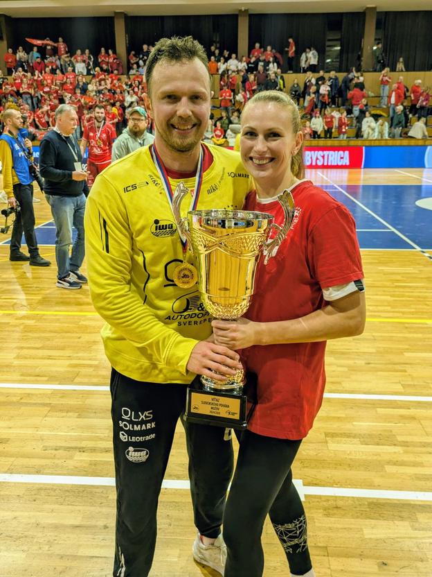 Marián Žernovič s manželkou Máriou po finále Slovenského pohára v Trnave, kde Považská Bystrica zdolala Prešov.