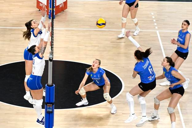 Mária Žernovič (číslo 6) v prvom zápase semifinále play-off Niké extraligy vo volejbale žien VKP FTVŠ UK Bratislava - VA UNIZA Žilina.