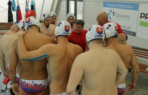 Slovenskí vodní pólisti na kvalifikačnom turnaji.