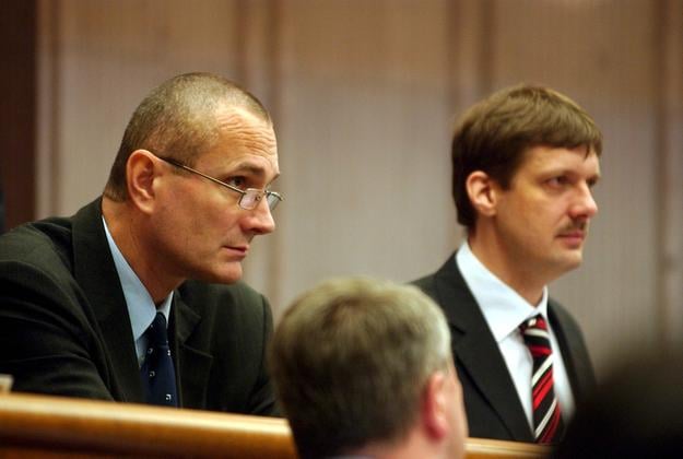 V rokoch 2005 a 2006 bol Stanislav Kropilák (vľavo) poslanec parlamentu Slovenskej republiky.