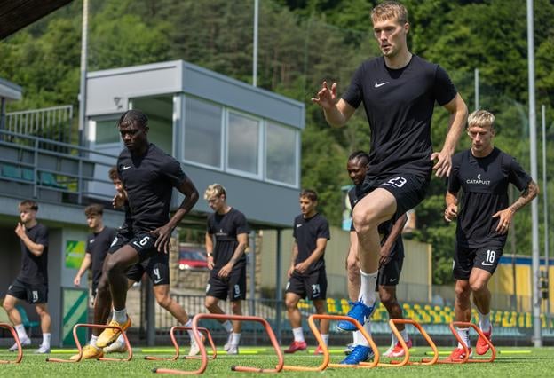 Na snímke futbalisti MŠK Žilina počas prvého tréningu, ktorým odštartovali letnú prípravu na novú sezónu 2025 - 2026 v Žiline v stredu 11. júna 2025. 