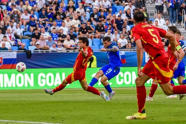 Samuel Kopásek znižuje proti Španielsku na 1:2.