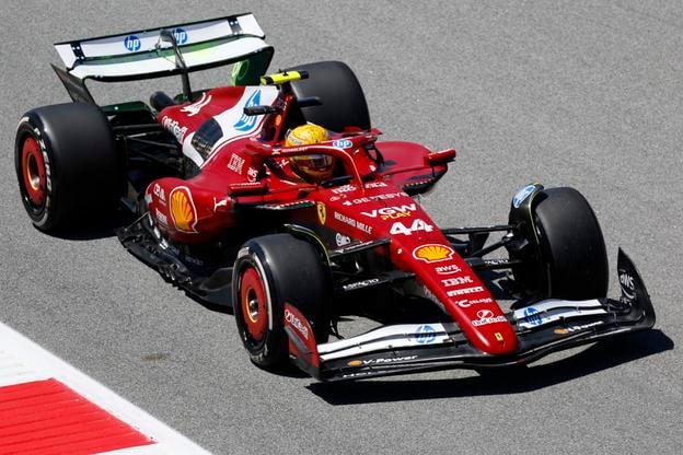Lewis Hamilton vo Ferrari počas VC Španielska. AP Photo/Joan Monfort