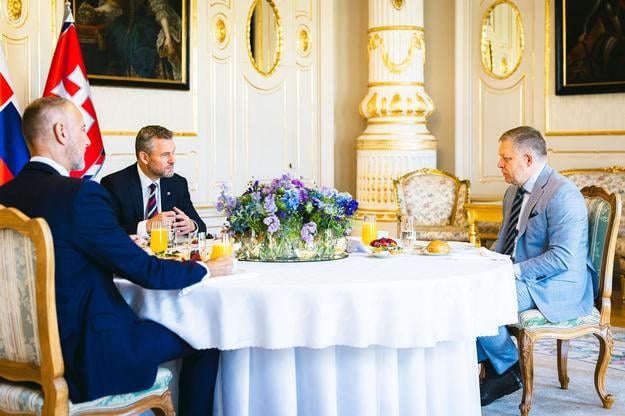 President Peter Pellegrini (centre), Speaker of Parliament Richard Raši (left, Hlas) and Prime Minister Robert Fico (Smer) meet at the Presidential Palace in Bratislava on Thursday, 12 June 2025. The trio discussed domestic and foreign policy issues. Pellegrini plans to convene a round-table with party leaders next week to address defence spending ahead of the NATO summit in The Hague.