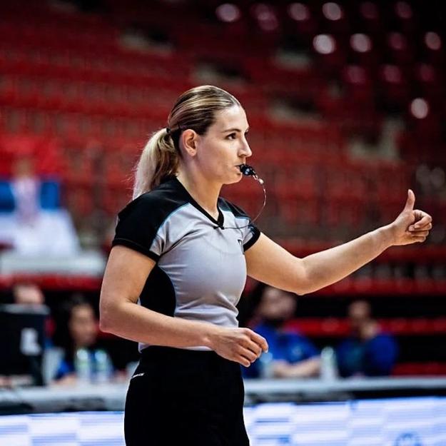 Veronika Obertová sa čoraz viac uplatňuje s píšťalkou na medzinárodnej scéne.