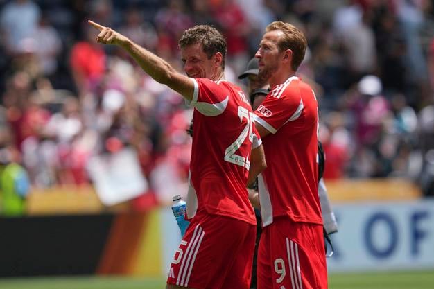 Thomas Müller a Harry Kane sa tešia z gólu v sieti súpera.