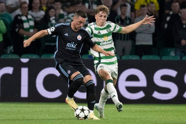 Róbert Mak (vľavo, na snímke z duelu proti Celticu) strelil mimoriadne dôležitý gól v prvom zápase 3. predkola Ligy majstrov 2024/25 proti APOEL-u Nikózia.