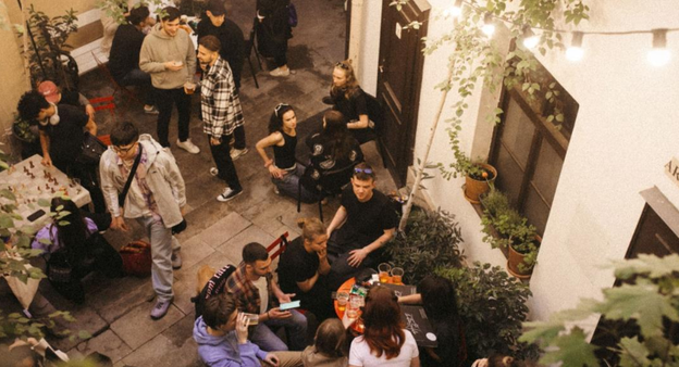 Biela 6 courtyard