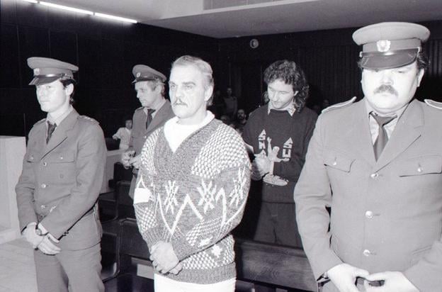 In this archive photo from 17 January 1992, Ján Molnár (centre foreground) and his accomplice Ľubor Masár (centre background) appear at the Bratislava City Court, which handed both men exceptional sentences: life imprisonment in the country’s highest-security prison category.