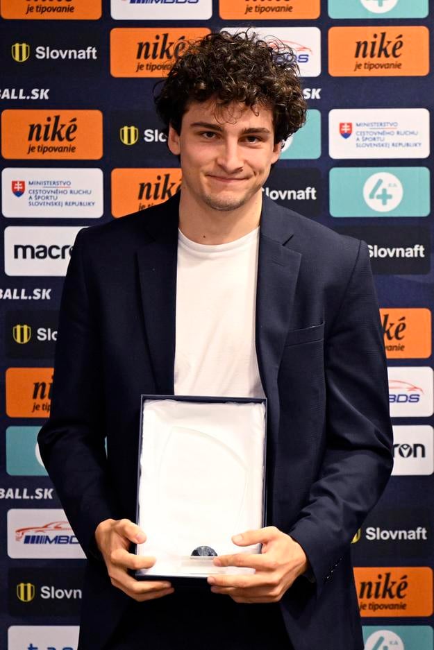Tomáš Smetánka získal v ankete SZH za rok 2024 ocenenia ako najlepší hráč Niké Handball extraligy (NHE) a najlepšia stredná spojka.