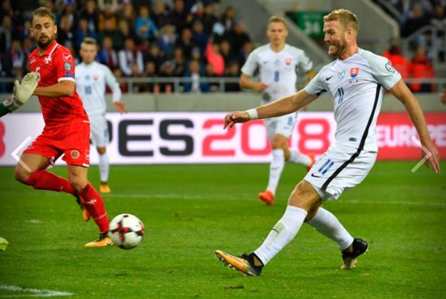 Adam Nemec (vpravo) v reprezentačnom drese.