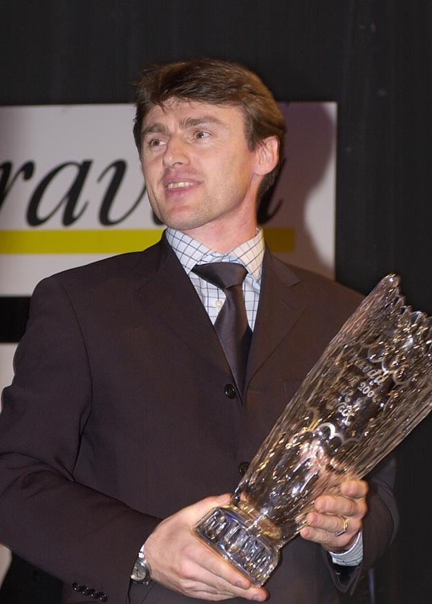 Najlepším futbalistom Slovenska za rok 2001 sa v 9. ročníku ankety Pravda stal vtedy 36-ročný Ľubomír Moravčík.