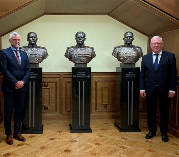 Tibor Gašpar (l) and Russian Ambassador to Slovakia Igor Bratchikov