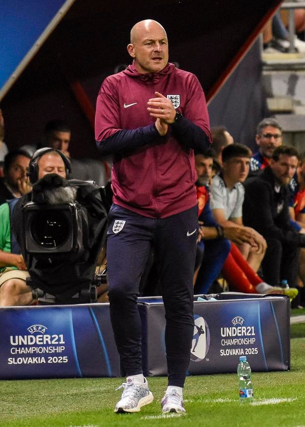Tréner Anglicka Lee Carsley.